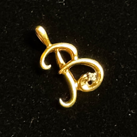 Vintage 14k Yellow Gold B initial Pendant with diamond accent - Picture 3 of 4